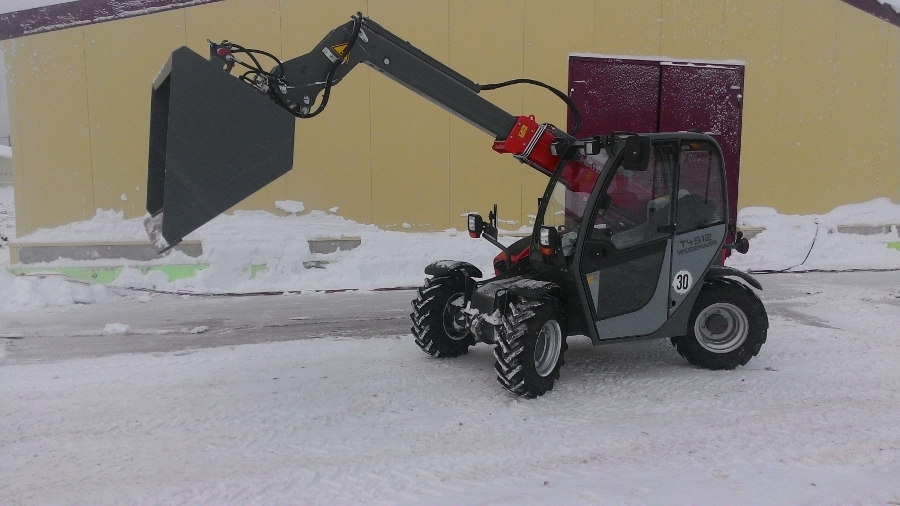 Поставка двух телекпопических погрузчиков WEIDEMANN T4512